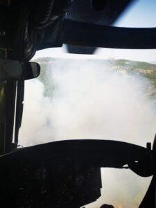 Η πύρινη λαίλαπα σαρώνει το δάσος της Δαδιάς - Εικόνες από τα ελικόπτερα του Στρατού
