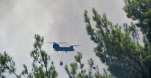 Η πύρινη λαίλαπα σαρώνει το δάσος της Δαδιάς - Εικόνες από τα ελικόπτερα του Στρατού